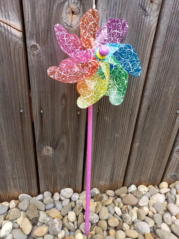 Windrad * 17 cm * Holzstil und -kugel handbemalt * Gartenstecker * Kinder * Deko * Regenbogen